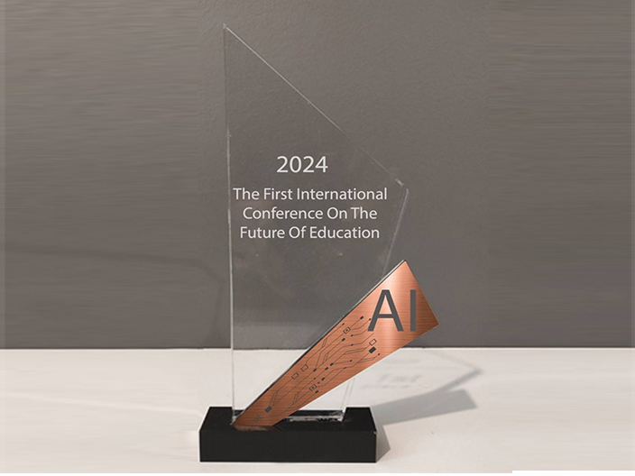 کسب عنوان سخنران برتر در کنفرانس بین‌المللی آینده آموزش و هوش‌مَصنوعی